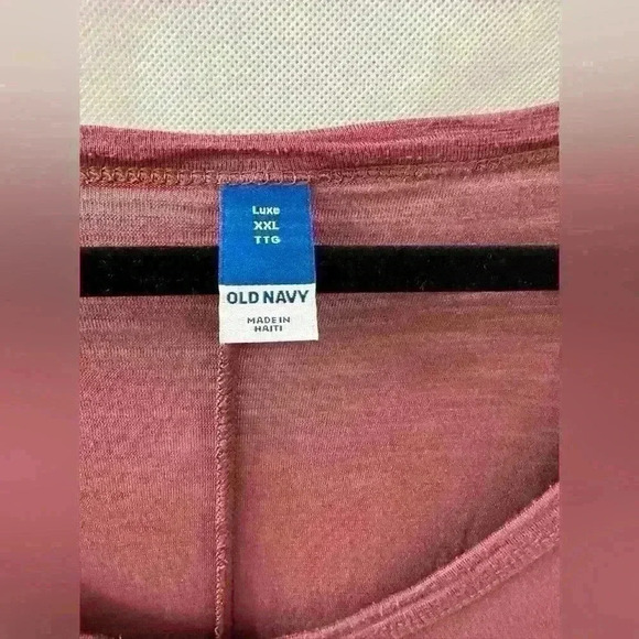 Old Navy Oversized  Luxe Tee - Picture 2 of 3